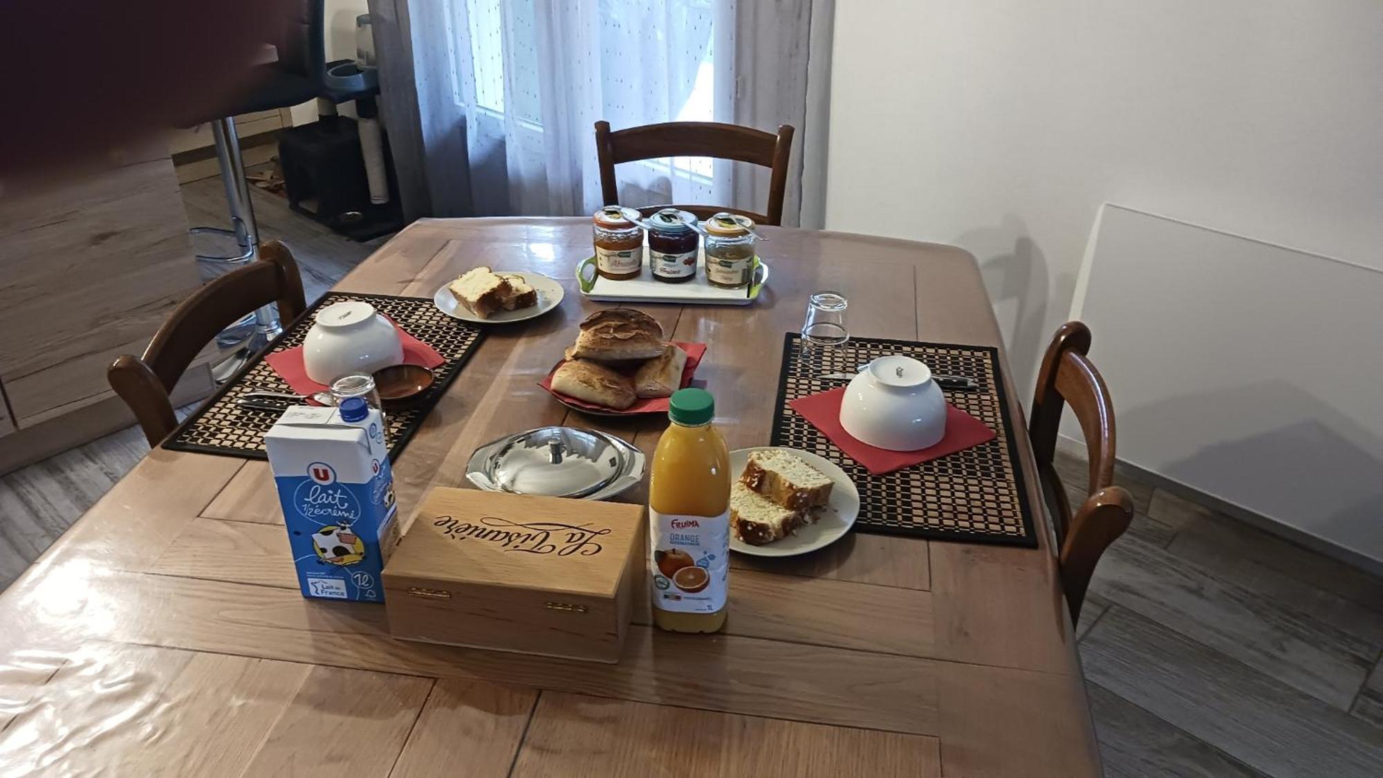 A La Joie De Vivre Chez L'Habitant Banat ภายนอก รูปภาพ